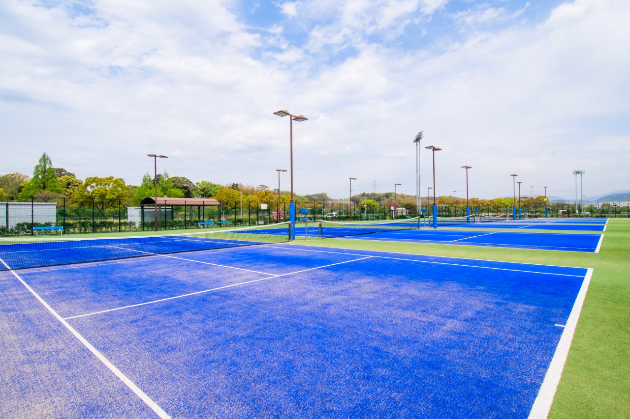 益城町立総合運動公園テニスコートの内観の写真